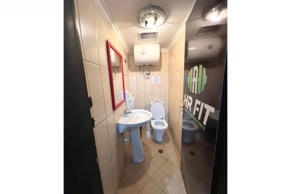 Shitet qender fitnesi ne zemer te Bllokut EL133086