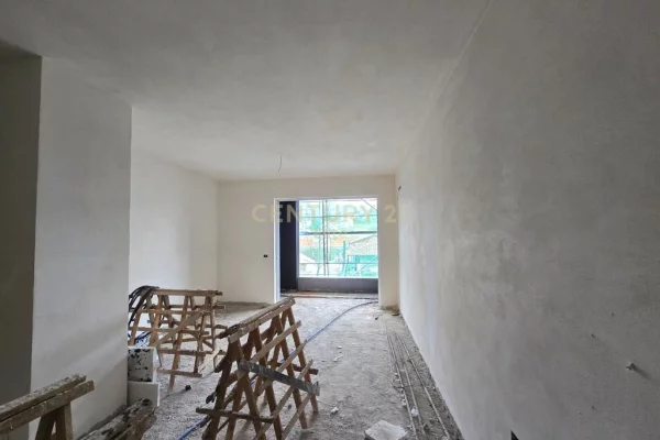 Shtepi ne shitje Apartament ne Tirane, 1+1, Mobilimi Bosh, pa mobiluar, Pagesa 86,850  Euro.