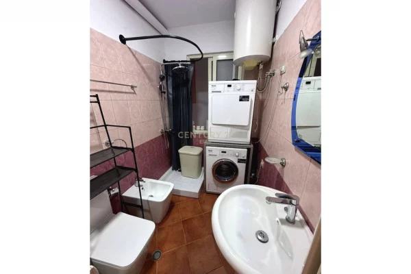 Shtepi me qera Apartament ne Tirane, 1+1, Mobilimi E mobiluar, Pagesa 500  Euro.