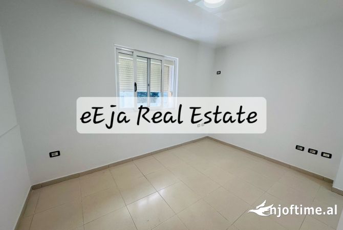 Ambiente Commerciale in Affitto 3+1 a Tirana - 500 Euro