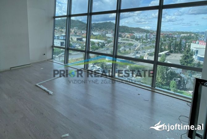 Ambiente Commerciale in Affitto 3+1 a Tirana - 2,625 Euro