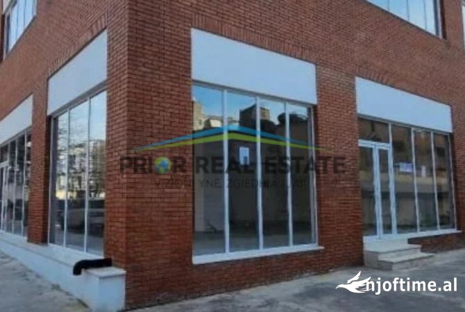 Ambiente Commerciale in Affitto 1+1 a Tirana - 1,200 Euro
