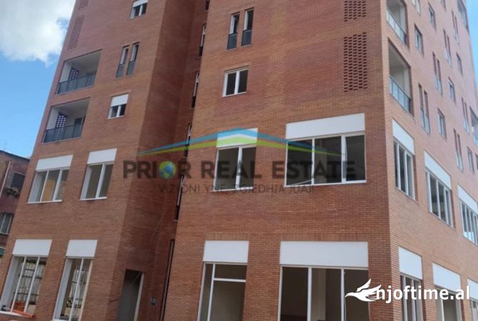 Ambiente Commerciale in Affitto 1+1 a Tirana - 1,200 Euro