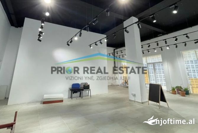 Ambiente Commerciale in Affitto 1+1 a Tirana - 1,200 Euro