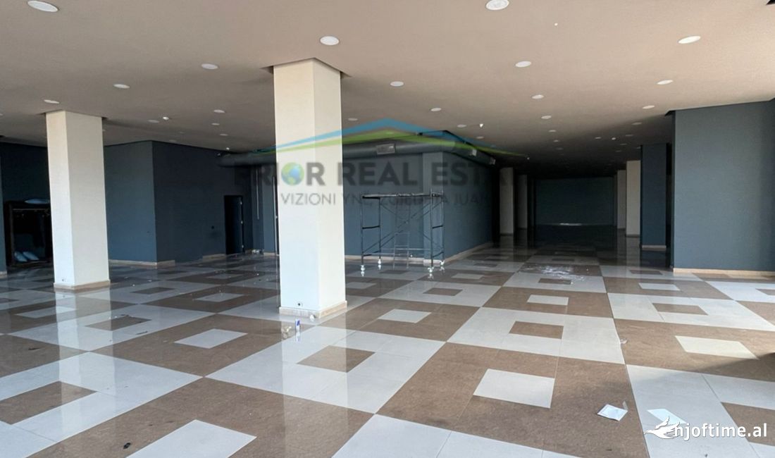 Qira, Ambient per Showroom, Autostrada Tirane-Durres , 3.5Euro / m2