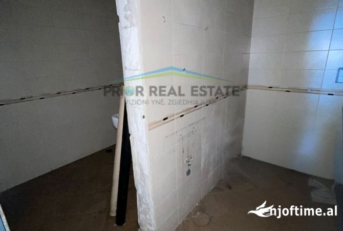 Qira, Ambient per Showroom, Autostrada Tirane-Durres , 3.5Euro / m2