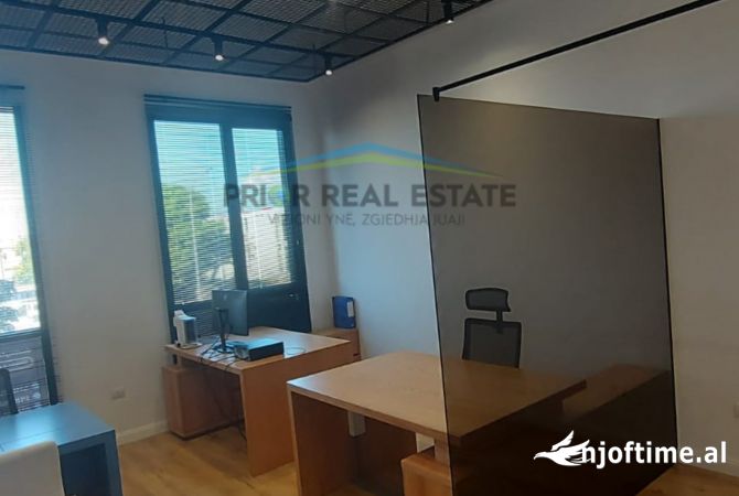 Shitet, Njesi Sherbimi, Rruga Kongresi i Manastirit! 3,000 Euro / m2