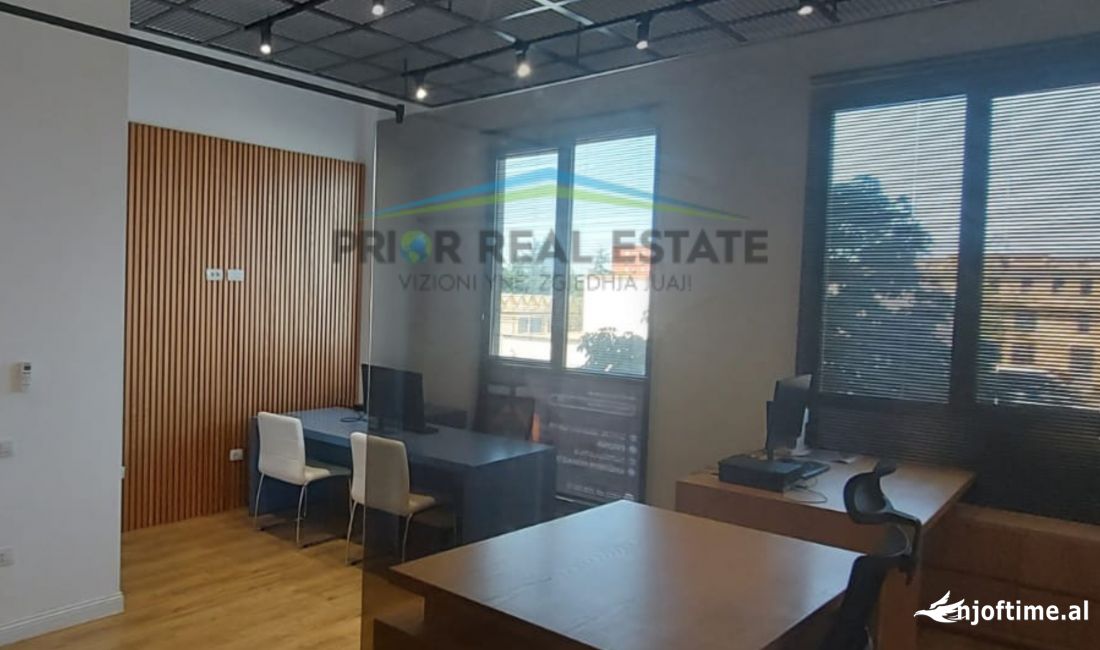 Shitet, Njesi Sherbimi, Rruga Kongresi i Manastirit! 3,000 Euro / m2