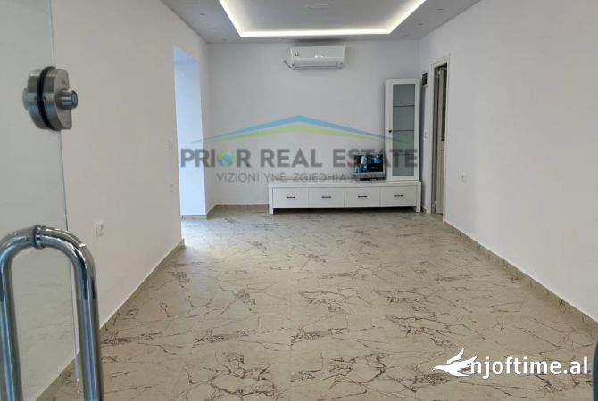Ambiente Commerciale in Vendita 3+1 a Tirana - 430,000 Euro