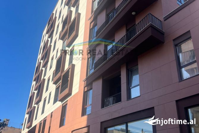 Ambiente Commerciale in Affitto 3+1 a Tirana - 800 Euro