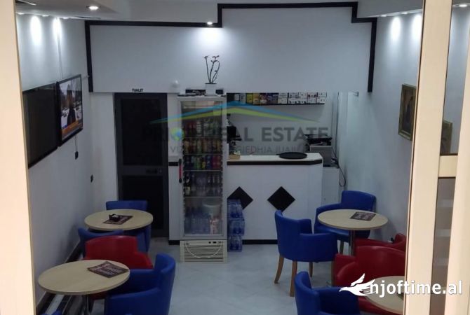 Shitet Dyqan tek Pallati me Shigjeta 49,000 Euro