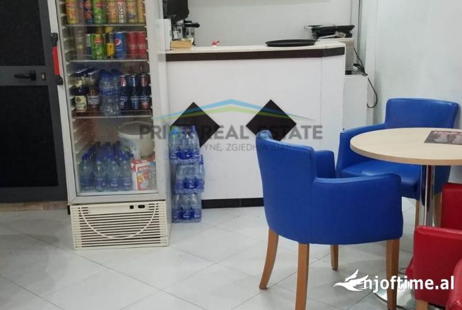 Shitet Dyqan tek Pallati me Shigjeta 49,000 Euro