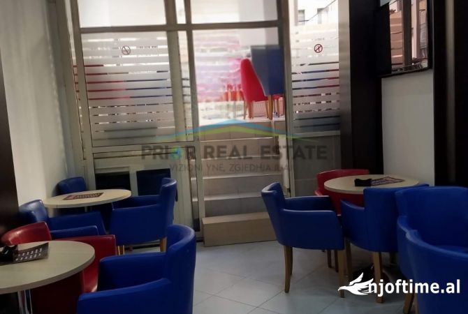 Shitet Dyqan tek Pallati me Shigjeta 49,000 Euro