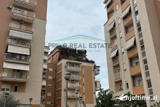 Ambiente Commerciale in Affitto 3+1 a Tirana - 1,300 Euro