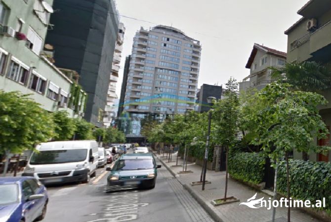 Ambiente Commerciale in Affitto 3+1 a Tirana - 1,200 Euro