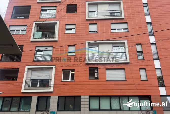 Ambiente Commerciale in Affitto 3+1 a Tirana - 600 Euro