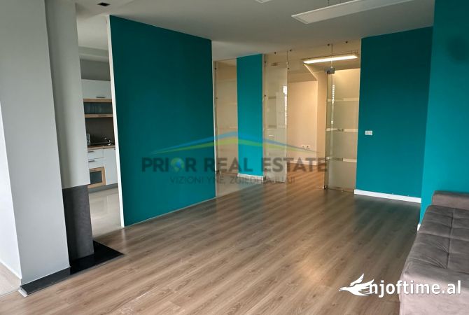 Jepet me Qira Apartament 2+1 per zyra/banim, Blloku, 1200euro/muaj