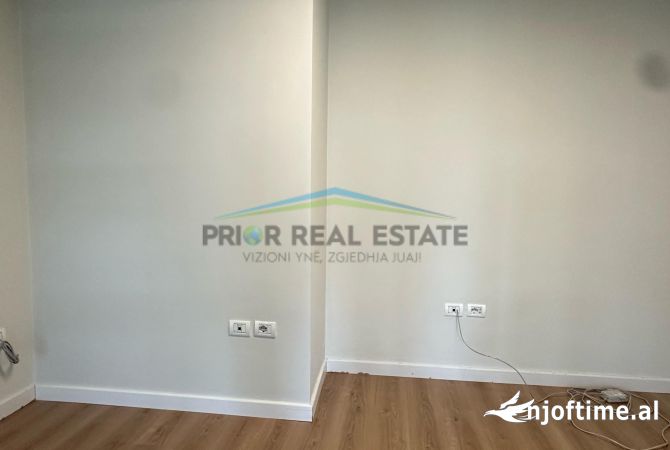 Jepet me Qira Apartament 2+1 per zyra/banim, Blloku, 1200euro/muaj