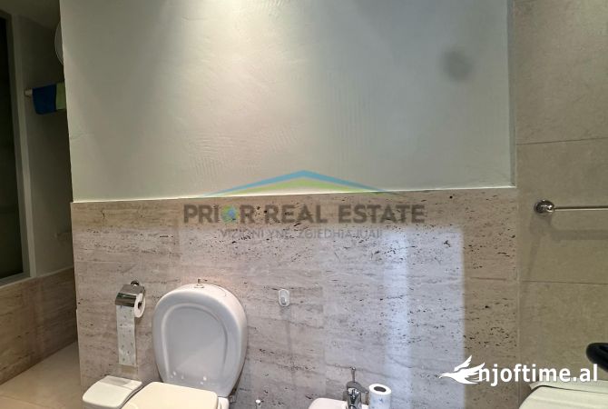 Jepet me Qira Apartament 2+1 per zyra/banim, Blloku, 1200euro/muaj