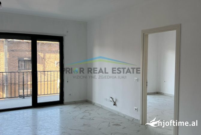 Jepet me Qira Apartament 2+1+2 per zyra, Myslym Shyri 800 € / Muaj