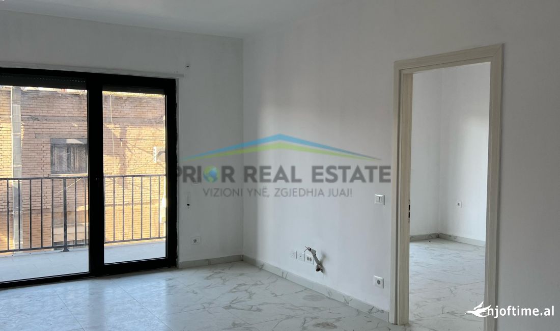 Jepet me Qira Apartament 2+1+2 per zyra, Myslym Shyri 800 Euro / Muaj