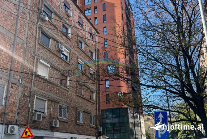  Jepet me Qira Apartament 2+1 per zyra, Myslym Shyri 700 € / Muaj