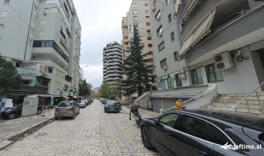 Shitet Ambjent Biznesi Rruga Elbasanit 