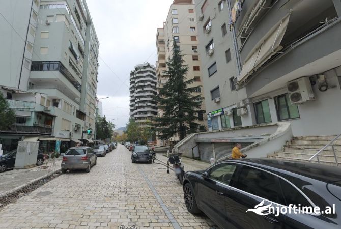 Shitet Ambjent Biznesi Rruga Elbasanit 