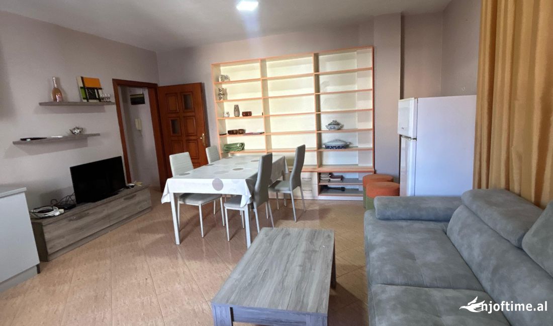 Shitet Apartament 1+1 Fresk