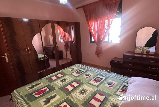 Ambiente Commerciale in Vendita 5+1 a Tirana - 64,000 Euro