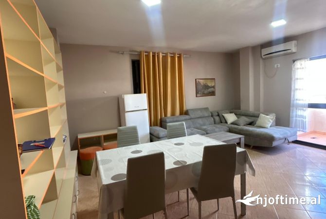 Ambiente Commerciale in Vendita 5+1 a Tirana - 64,000 Euro