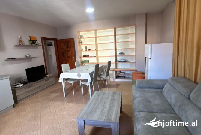 Ambiente Commerciale in Vendita 5+1 a Tirana - 64,000 Euro