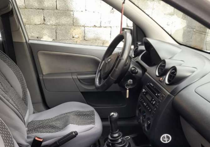 Auto in Vendita a Tirana, Ford, 2002 Diesel,Kambio Manual Pagamento 1,900  Euro.