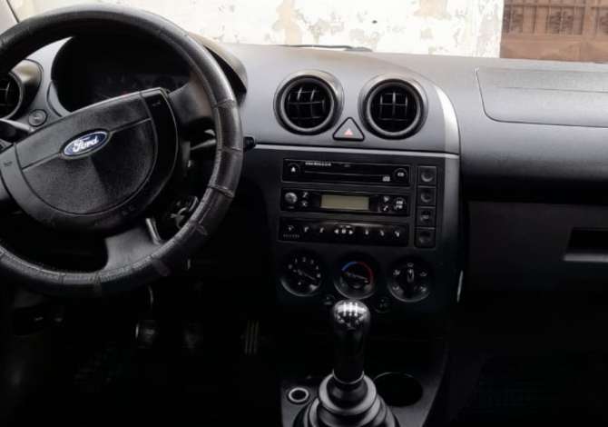 Auto in Vendita a Tirana, Ford, 2002 Diesel,Kambio Manual Pagamento 1,900  Euro.