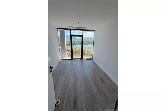 Business Property for Rent 3+1 in Tirana - 1,450 Euro