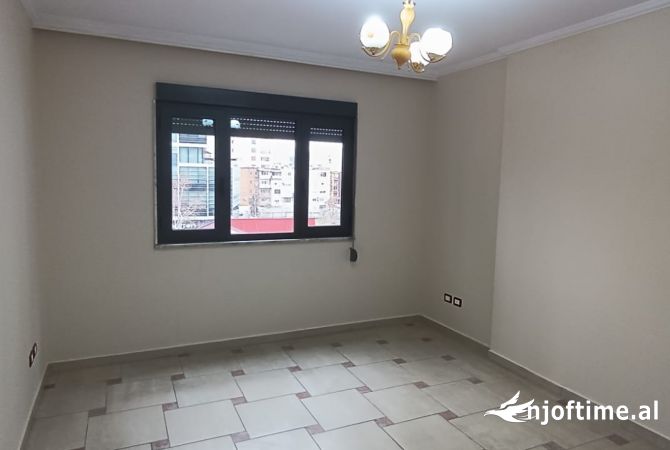 JEPET ME QIRA 3+1 NE QENDER 