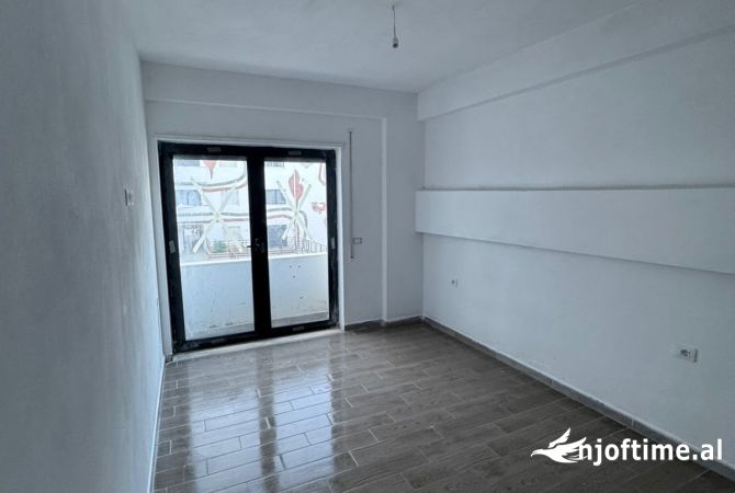 Shtepi ne shitje Apartament ne Tirane, 2+1, Mobilimi E mobiluar, Pagesa 185,000  Euro.