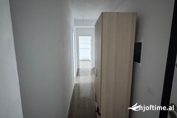 Shtepi ne shitje Apartament ne Tirane, 2+1, Mobilimi E mobiluar, Pagesa 185,000  Euro.