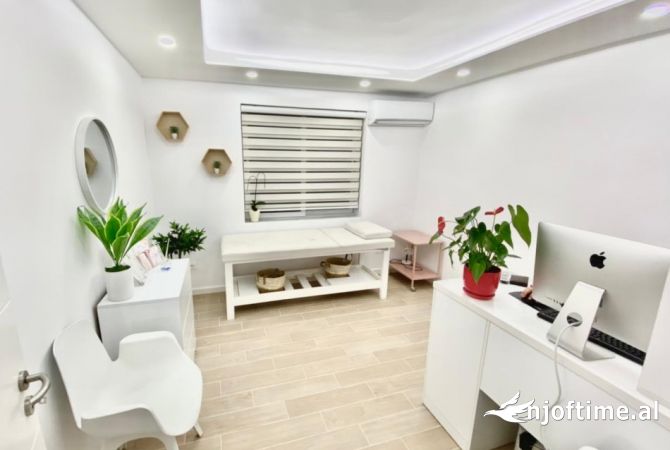 Ambiente Commerciale in Affitto 3+1 a Tirana - 800 Euro