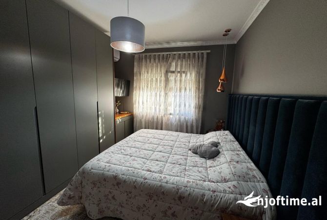 Shtepi ne shitje Apartament ne Tirane, 3+1, Mobilimi E mobiluar, Pagesa 185,000  Euro.