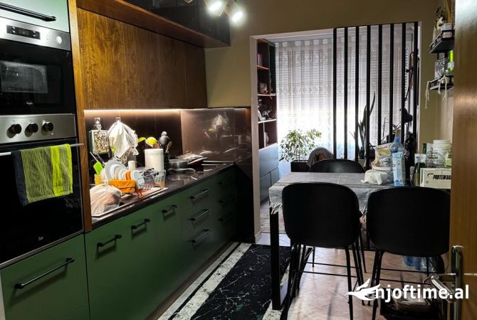 Shtepi ne shitje Apartament ne Tirane, 3+1, Mobilimi E mobiluar, Pagesa 185,000  Euro.