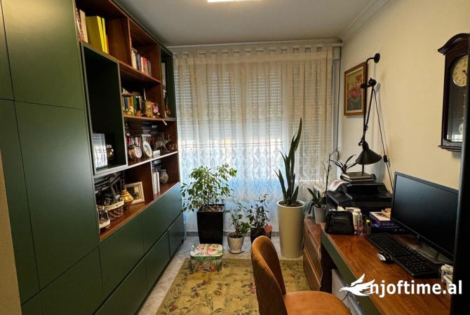 Shtepi ne shitje Apartament ne Tirane, 3+1, Mobilimi E mobiluar, Pagesa 185,000  Euro.