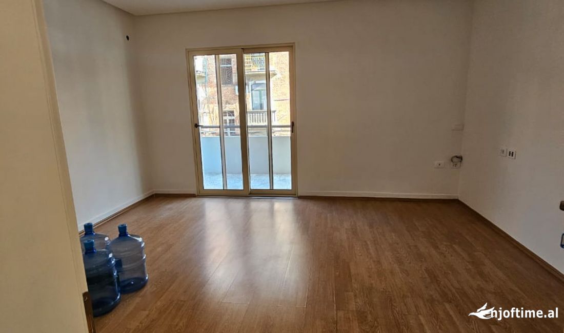 ambient biznesi me qira tek komuna e parisit