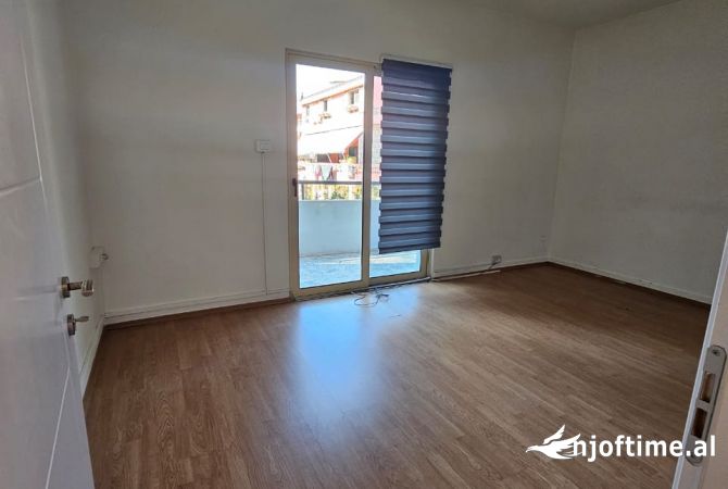 ambient biznesi me qira tek komuna e parisit