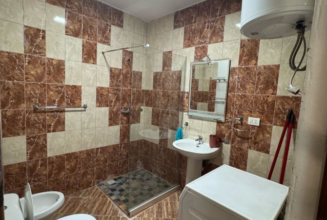 Shtepi me qera Apartament ne Tirane, 2+1, Mobilimi E mobiluar, Pagesa 400  Euro.