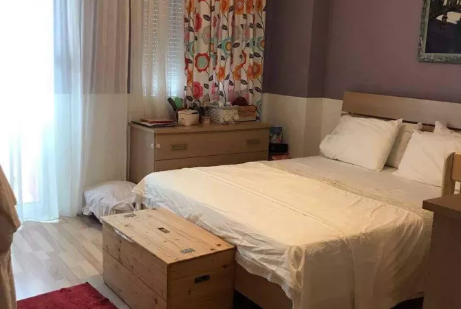 Shtepi ne shitje Apartament ne Tirane, 2+1, Mobilimi E mobiluar, Pagesa 165,000  Euro.