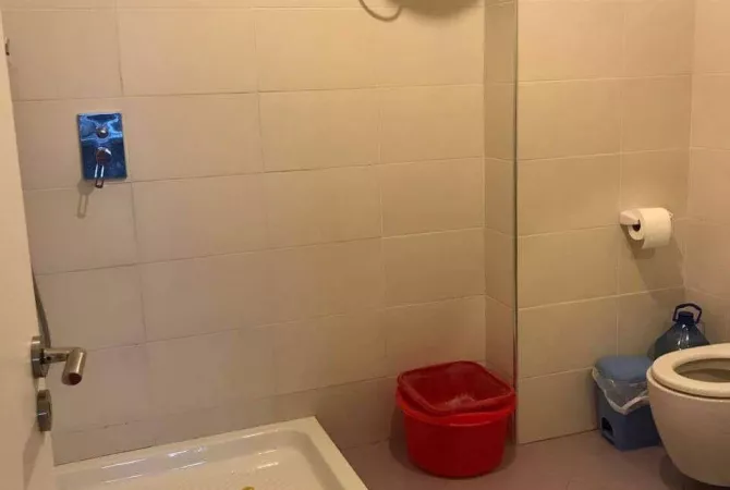 Shtepi ne shitje Apartament ne Tirane, 2+1, Mobilimi E mobiluar, Pagesa 165,000  Euro.