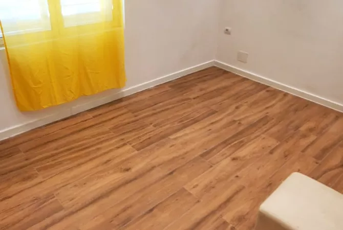 AMBIENT BIZNESI ME QERA - TEK MEDRESEJA, NGJITUR ME KLINIKEN GREKE,