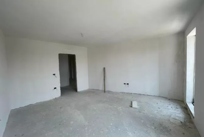 Shtepi ne shitje Apartament ne Tirane, 1+1, Mobilimi E mobiluar, Pagesa 132,000  Euro.