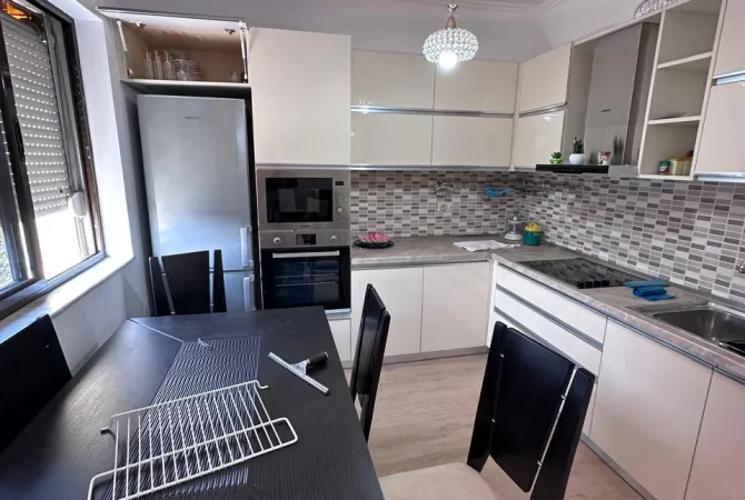 Shtepi ne shitje Apartament ne Tirane, 2+1, Mobilimi E mobiluar, Pagesa 147,000  Euro.